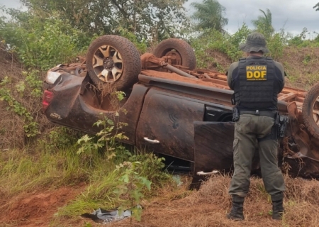 Caminhonete furtada no Paraná é encontrada capotada em Iguatemi