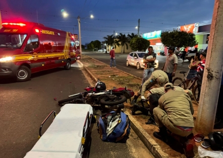 Motociclista invade pista contrária e provoca acidente com dois carros e mais uma moto pilotada por menor em Nova Andradina
