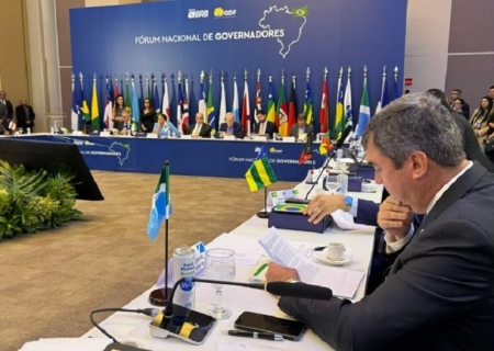 Em fórum de governadores, Riedel cobra apoio da União no custeio de presos do tráfico em MS