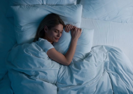 Soluções para um sono melhor: de iluminação a qualidade do ar