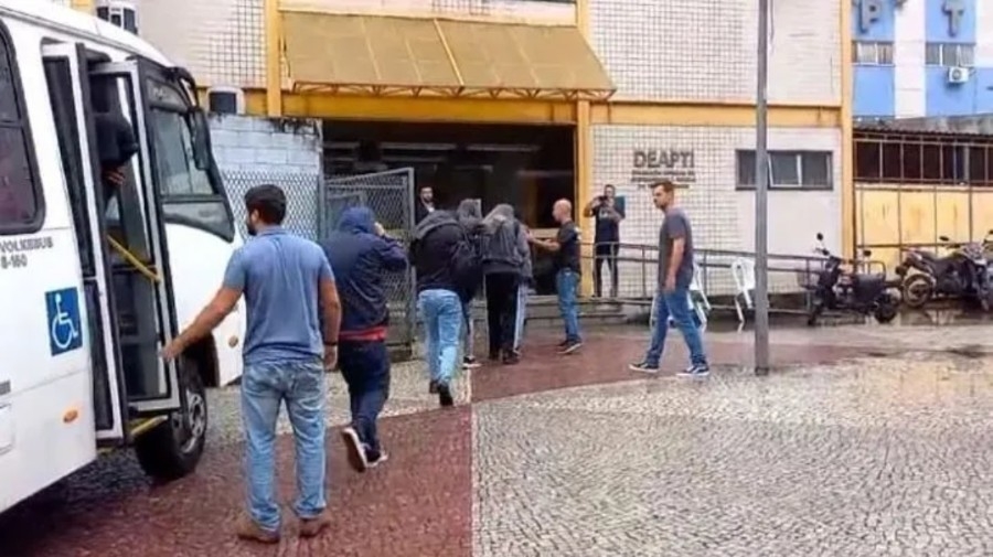 RJ: Polícia Civil fecha 'call center' clandestino e autua 45 pessoas pelo golpe do falso empréstimo