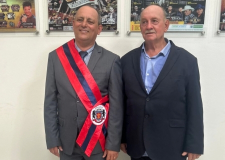Prefeito Clóvis do Banco e vice-prefeito João do Bruno tomam posse na Câmara dos Vereadores