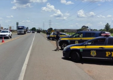 PRF apreende 240 celulares em Sidrolândia