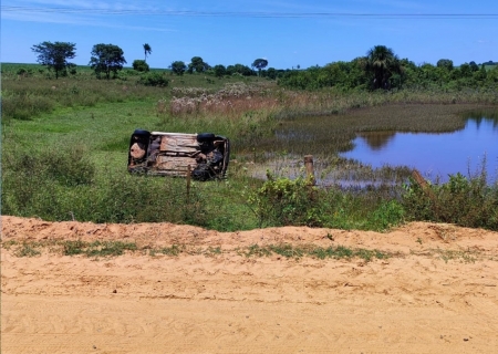 Família morre após veículo cair em represa na cidade de Brasilândia