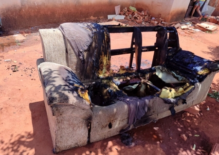 Crianças incendeiam sofá e mobilizam o Corpo de Bombeiros em Ivinhema