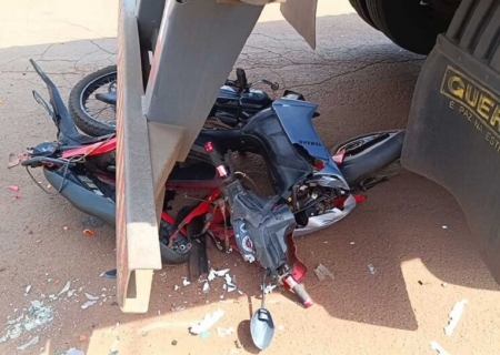 Acidente entre moto e carreta deixa idoso ferido em Dourados