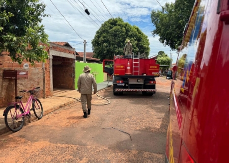 Princípio de incêndio em residência mobiliza Corpo de Bombeiros Militar em Nova Andradina