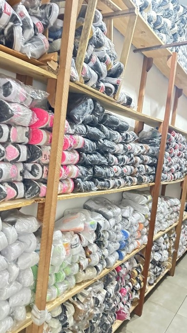 Polícia Civil apreende mais de 30 mil pares de tênis falsificados durante ação na Capital