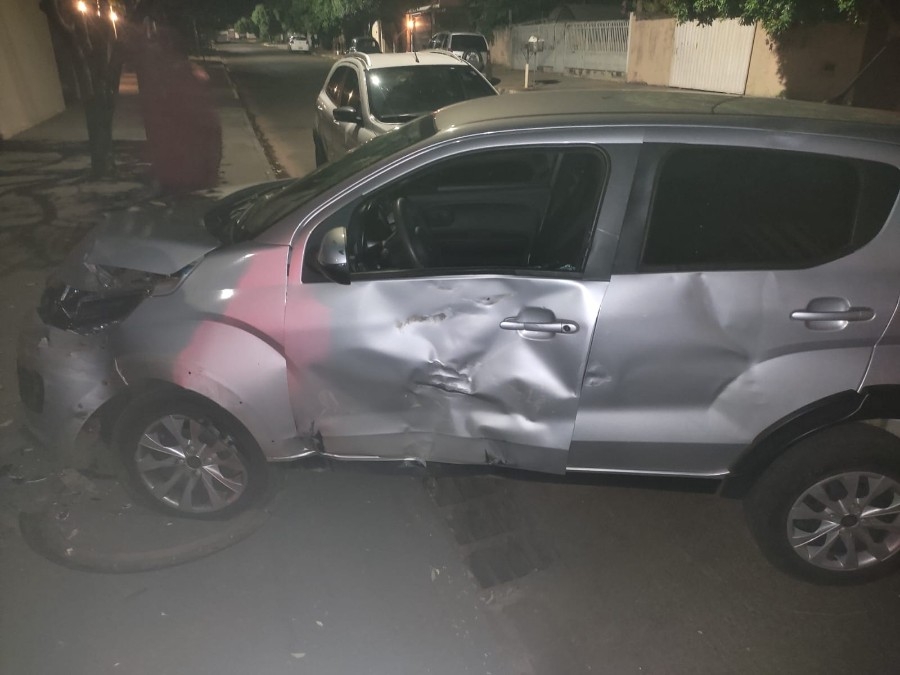 Colisão entre carro e moto deixa feridos em Nova Andradina