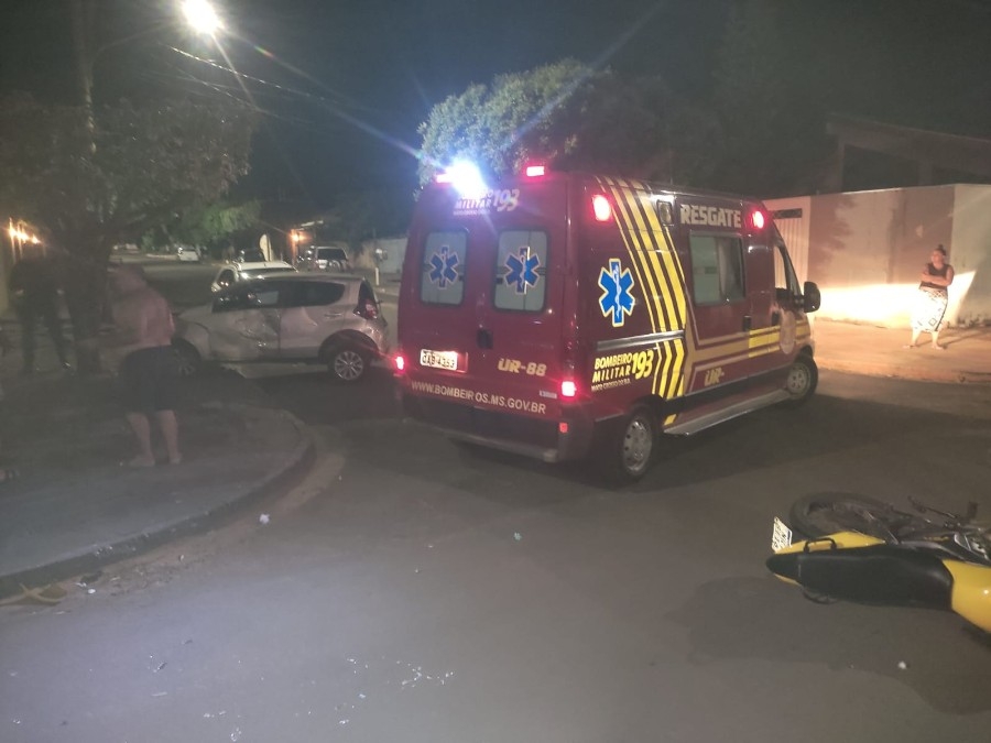 Colisão entre carro e moto deixa feridos em Nova Andradina
