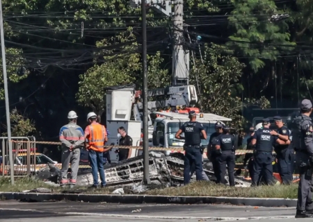 Duas pessoas morrem em queda de avião em São Paulo