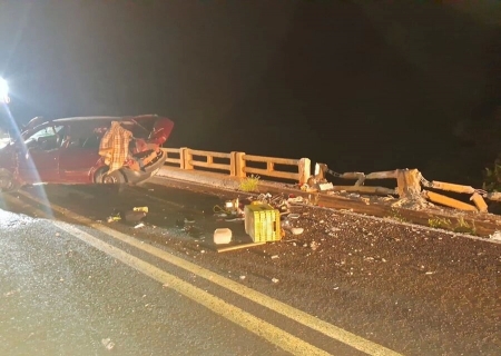 Idosa é arremessada de carro, cai em rio e morre e motorista é presa por embriaguez em Douradina