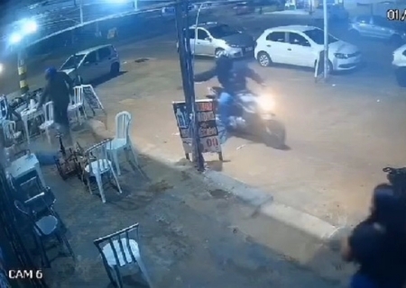 Vídeo: jovem é executado com 30 tiros na Capital