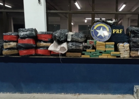Quase 400 kg de cocaína, além de maconha, haxixe e skunk são apreendidos em Corumbá