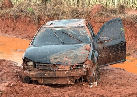 Veículo capota na MS-473 entre Nova Andradina e Taquarussu