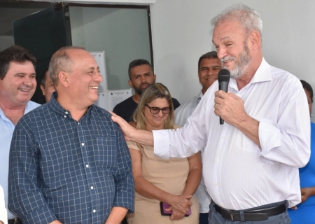 Deputado Geraldo Resende e o prefeito Clóvis entregam veículos para a saúde em Taquarussu