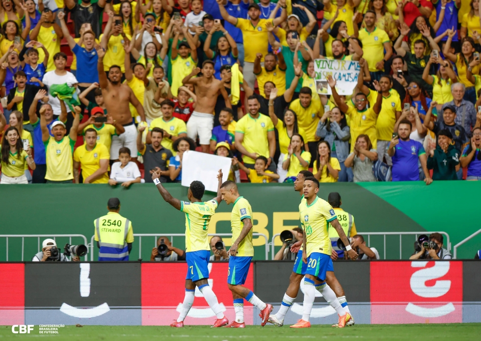 Brasil vence a Colômbia por 2 a 1 e assume o 2º lugar nas Eliminatórias