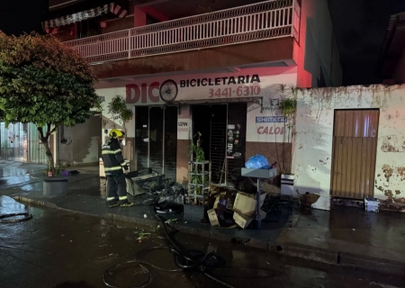 Incêndio em bicicletaria mobiliza Corpo de Bombeiros Militar em Nova Andradina