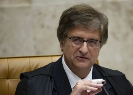 PGR é contra pedido de Bolsonaro para tirar Dino e Zanin de julgamento