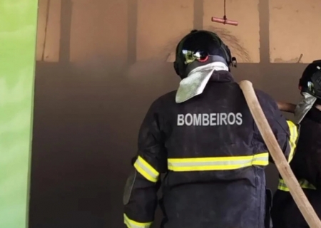 Incêndio de grandes proporções destrói depósito no Ponto Fiscal XV de Novembro em Bataguassu