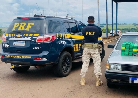 PRF apreende maconha e arma de fogo em Mundo Novo