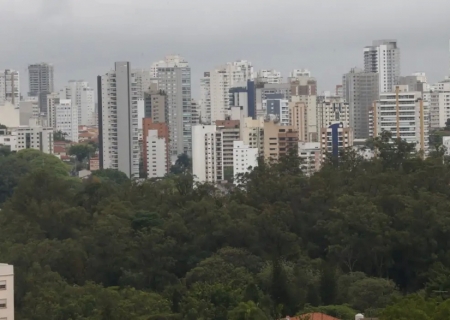 Construções em cidades brasileiras crescem mais que a população