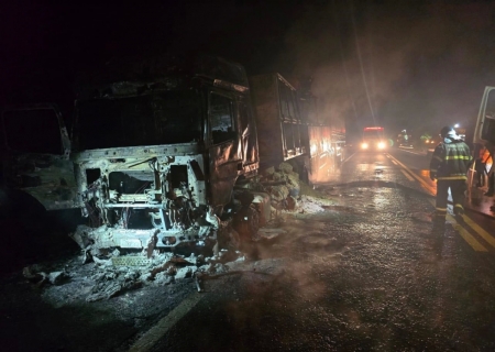 Carreta pega fogo na MS-134 entre Nova Andradina e distrito de Nova Casa Verde