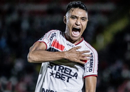 Jogador do Bragantino está sem sedativos e respira de forma espontânea