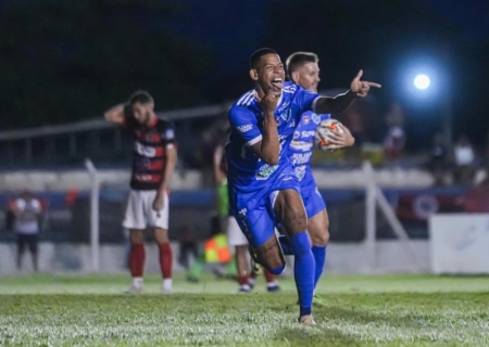Zagueiro marca três, Ivinhema goleia Águia Negra e está na final do Campeonato Estadual