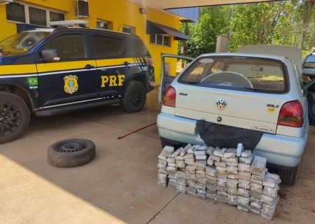 PRF apreende carro com quase 100 kg de maconha em Três Lagoas