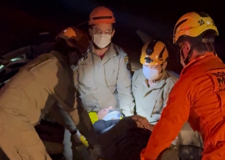 Condutor que perdeu controle do carro e saiu da pista é preso por embriaguez