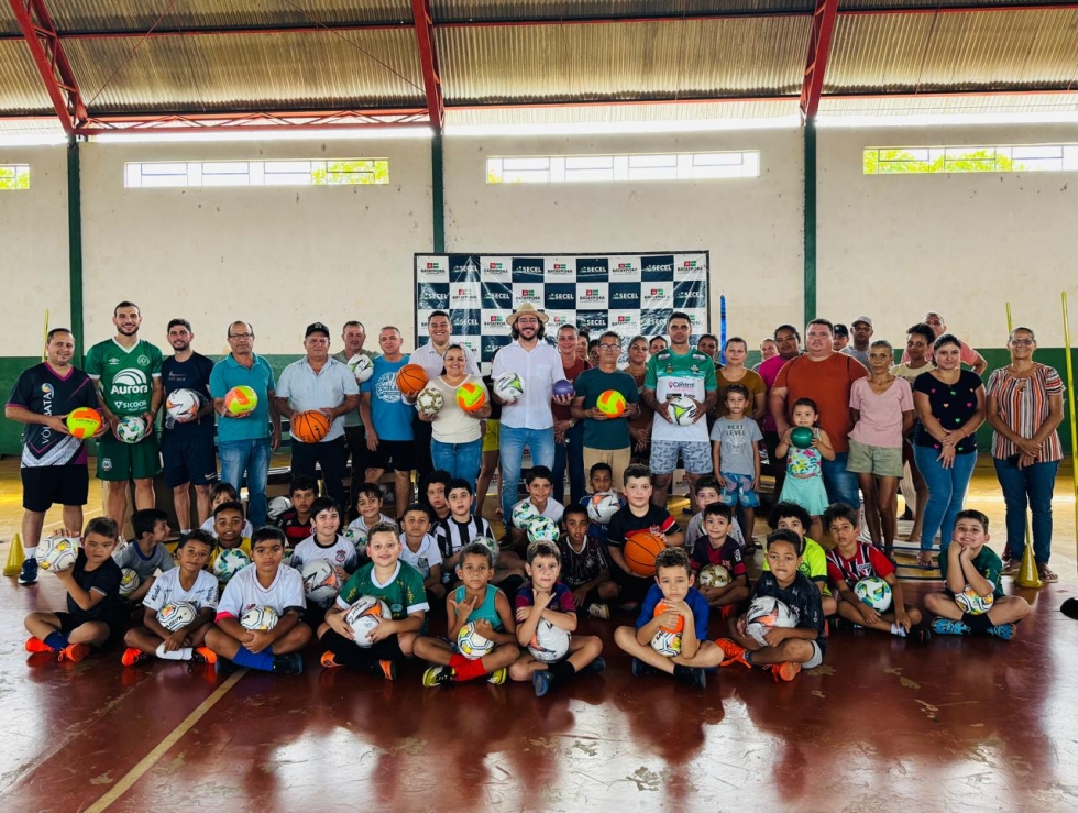 Secel equipa escolinhas municipais de futebol, vôlei e projeto de ginástica rítmica