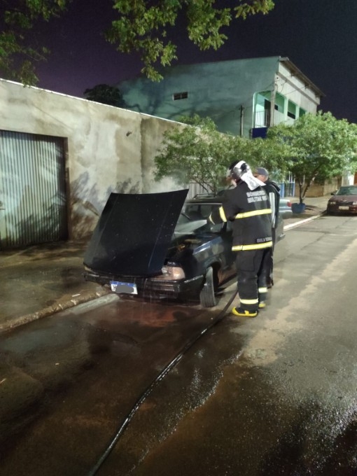 Princípio de incêndio em veículo mobiliza Corpo de Bombeiros Militar em Ivinhema