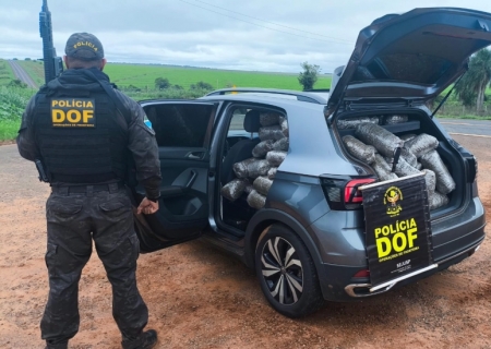 Adolescente é apreendido com carro furtado e mais de R$ 2 milhões em drogas em Naviraí