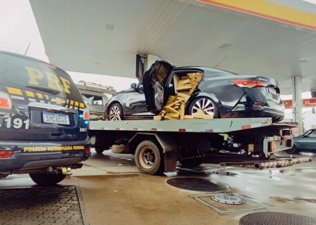 Veículo furtado em Brasília é recuperado pela PRF com mais de 1,3 toneladas de maconha em Campo Grande