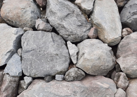 Ministério Público investiga extração ilegal de basalto em Deodápolis