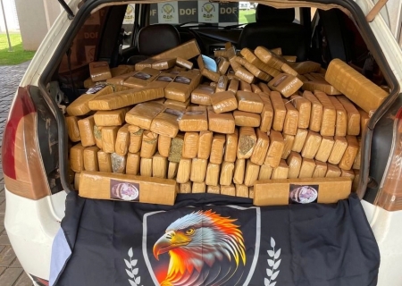 Defron: traficante abandona carro com 700 kg de maconha em Dourados