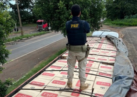 PRF apreende 400 mil maços de cigarros em Ivinhema