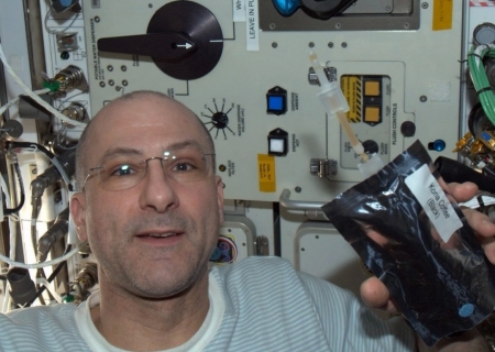 Astronauta mais velho em atividade da Nasa volta à Terra