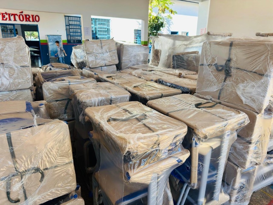 Secel investe mais de R$ 130 mil em mobiliário para escolas municipais