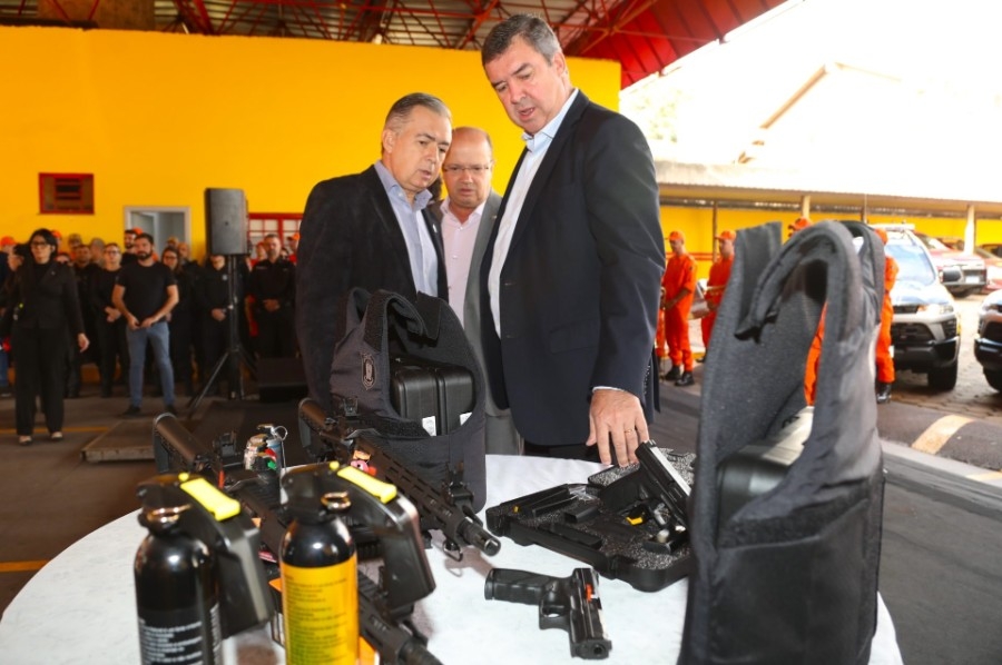 Governo de MS entrega viaturas e equipamentos para a Polícia Penal e para combater aos incêndios no Pantanal
