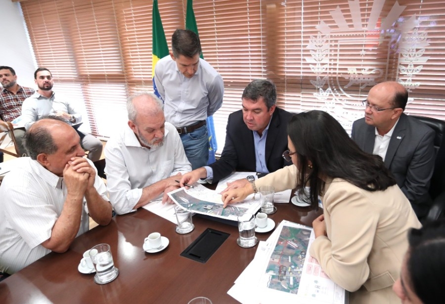 Para escoamento de produção e acesso urbano, Caarapó apresenta projetos de pavimentação ao MS Ativo