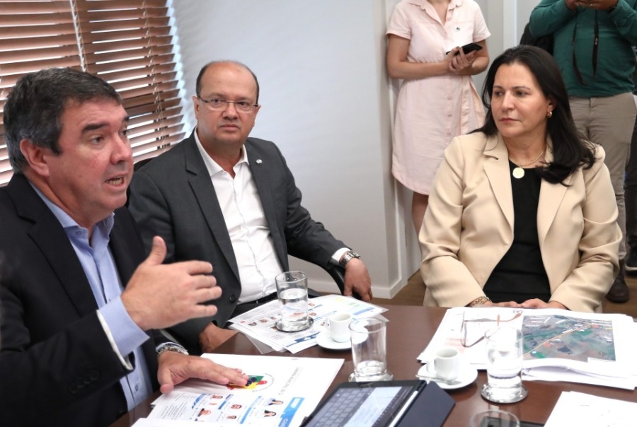 Para escoamento de produção e acesso urbano, Caarapó apresenta projetos de pavimentação ao MS Ativo