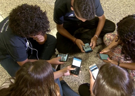 Adolescentes não têm apoio para lidar com redes sociais, diz pesquisa