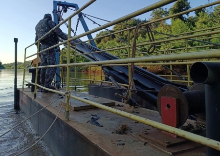 Polícia Ambiental de Aquidauana intensifica fiscalização no Rio Aquidauana após denúncia de possível contaminação por óleo