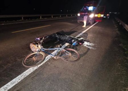 Ciclista morre atropelado na BR-267 em Bataguassu