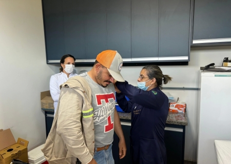 Prefeitura de Taquarussu realiza vacinação contra a gripe Influenza nos funcionários da Usina Laguna