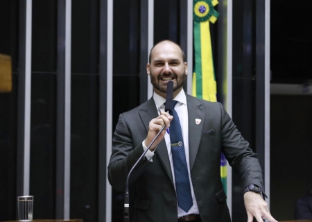 PGR pede que Moraes abra ação contra Eduardo Bolsonaro por atuação nos EUA