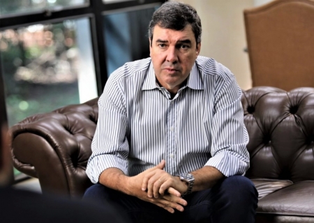 Com 75% de aprovação, Riedel aparece como favorito para reeleição em 2026