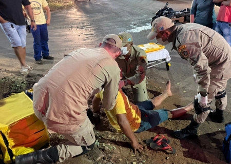 Motociclista fica ferido após colisão carro em cruzamento em Nova Andradina